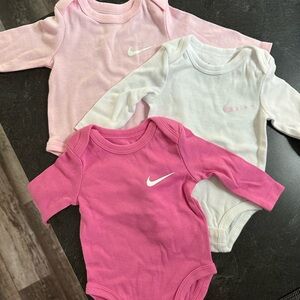 3 pack Nike bodysuits